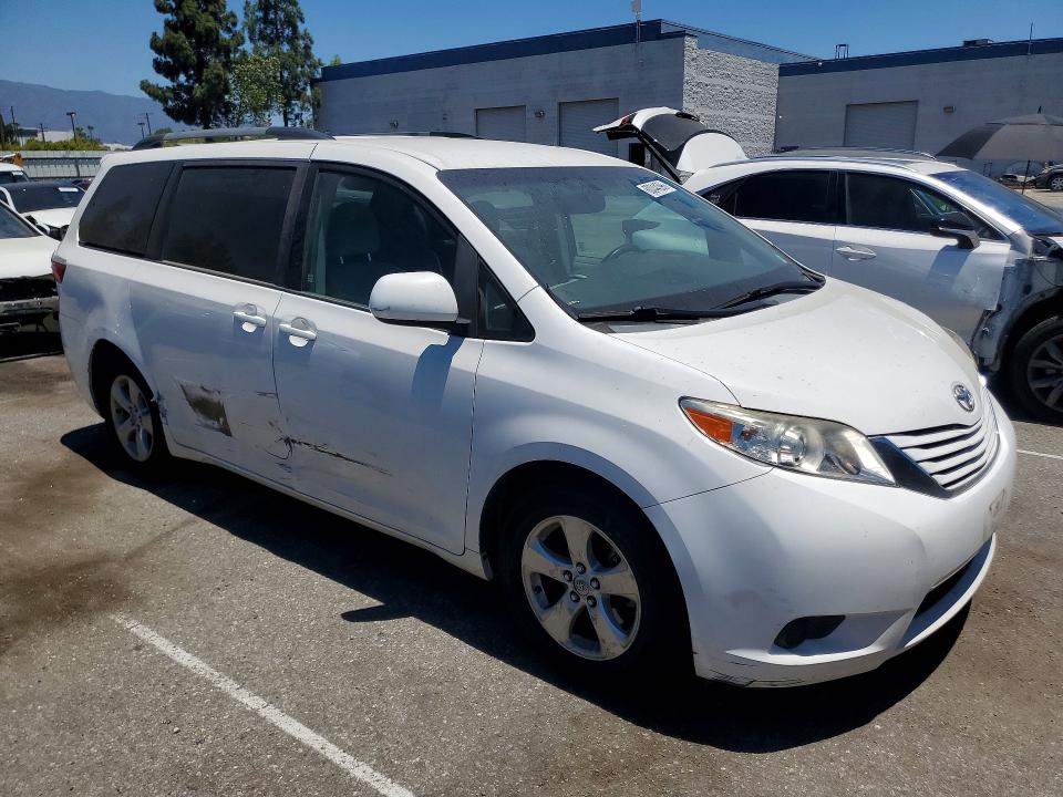 Photo 4 from auction – 2015 TOYOTA SIENNA with VIN 5TDKK3DC3FS630402