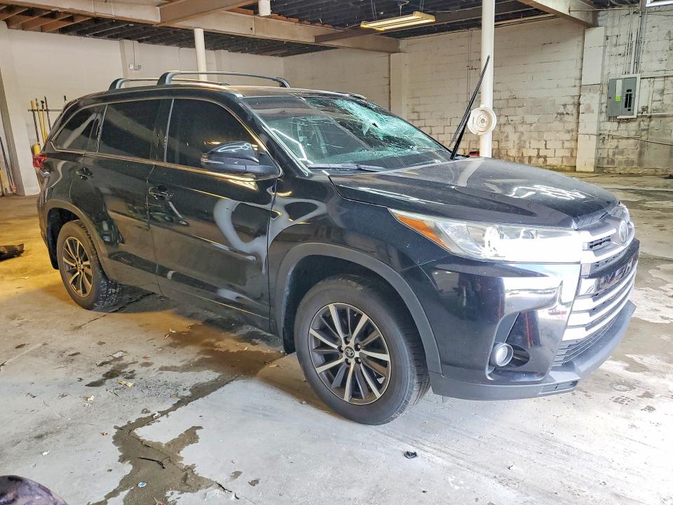 Photo 4 from auction – 2018 TOYOTA HIGHLANDER with VIN 5TDJZRFHXJS914766