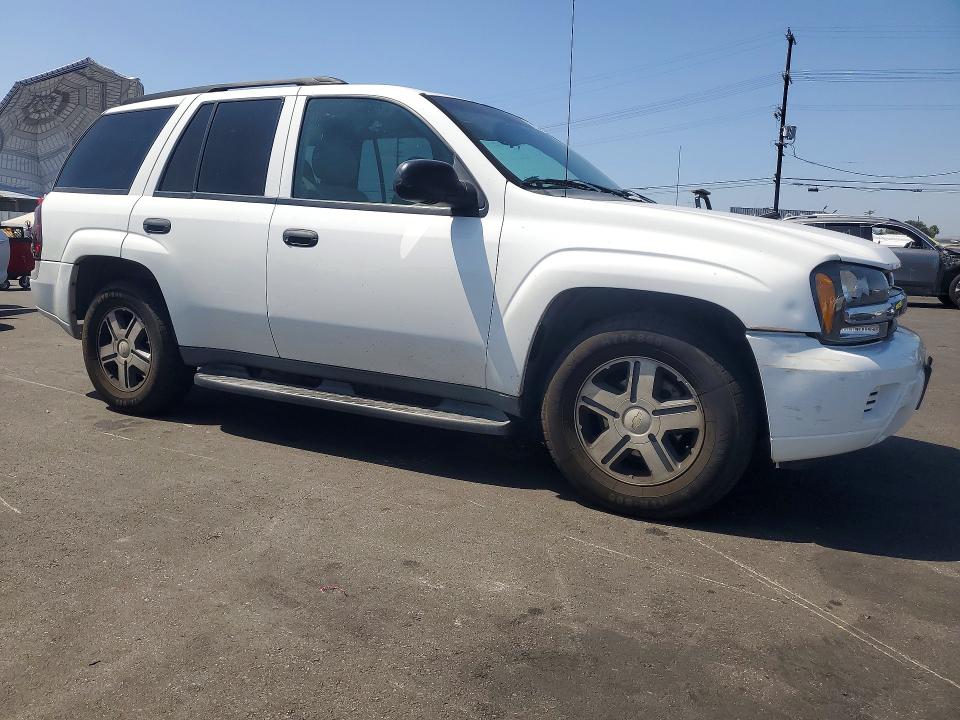Photo 4 from auction – 2005 CHEVROLET TRAILBLAZER with VIN 1GNDT13S452284330