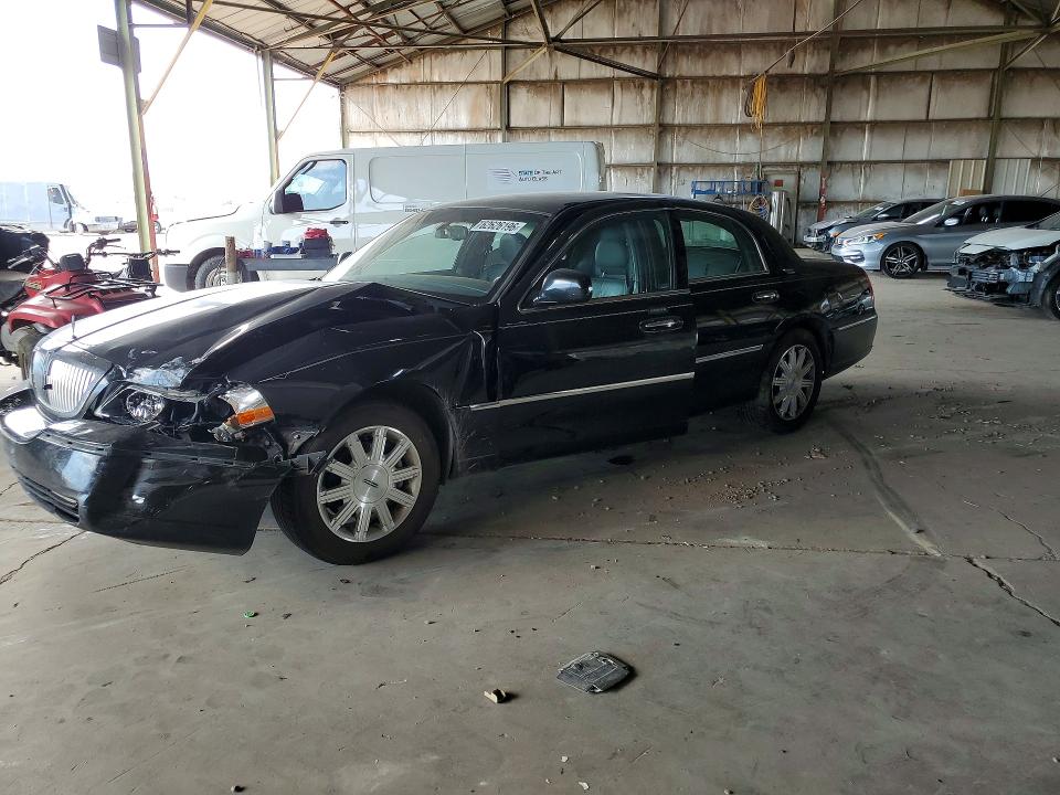 LINCOLN TOWN CAR 2009 with VIN 2LNHM82V09X610697 - Photo from auction