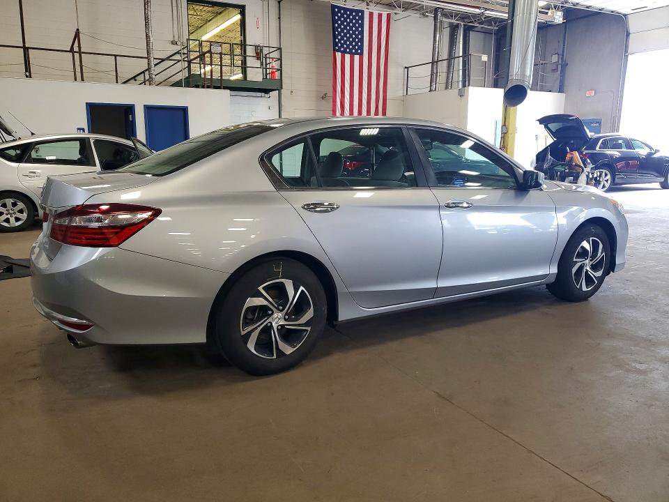 Photo 3 from auction – 2016 HONDA ACCORD with VIN 1HGCR2F34GA218156