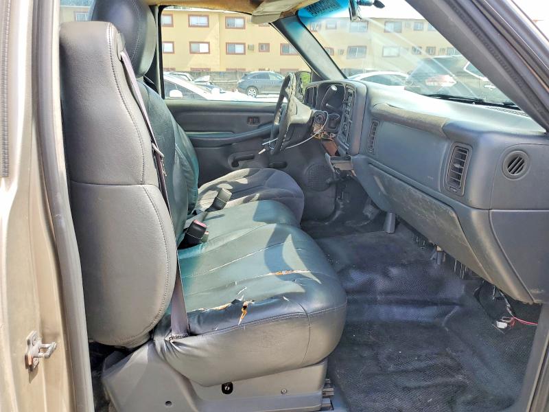 Photo 10 from auction – 2000 CHEVROLET SILVERADO with VIN 1GCEC14W1YE156063