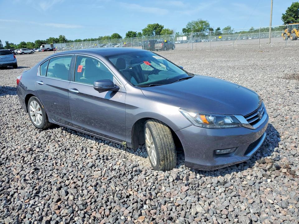 Photo 4 from auction – 2015 HONDA ACCORD with VIN 1HGCR2F86FA103147