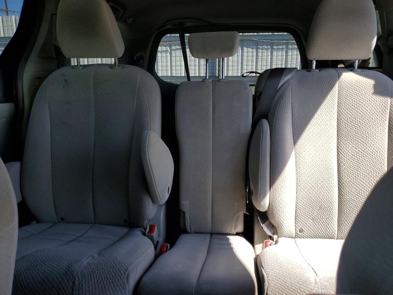 Photo 10 from auction – 2011 TOYOTA SIENNA with VIN 5TDKK3DC8BS143478