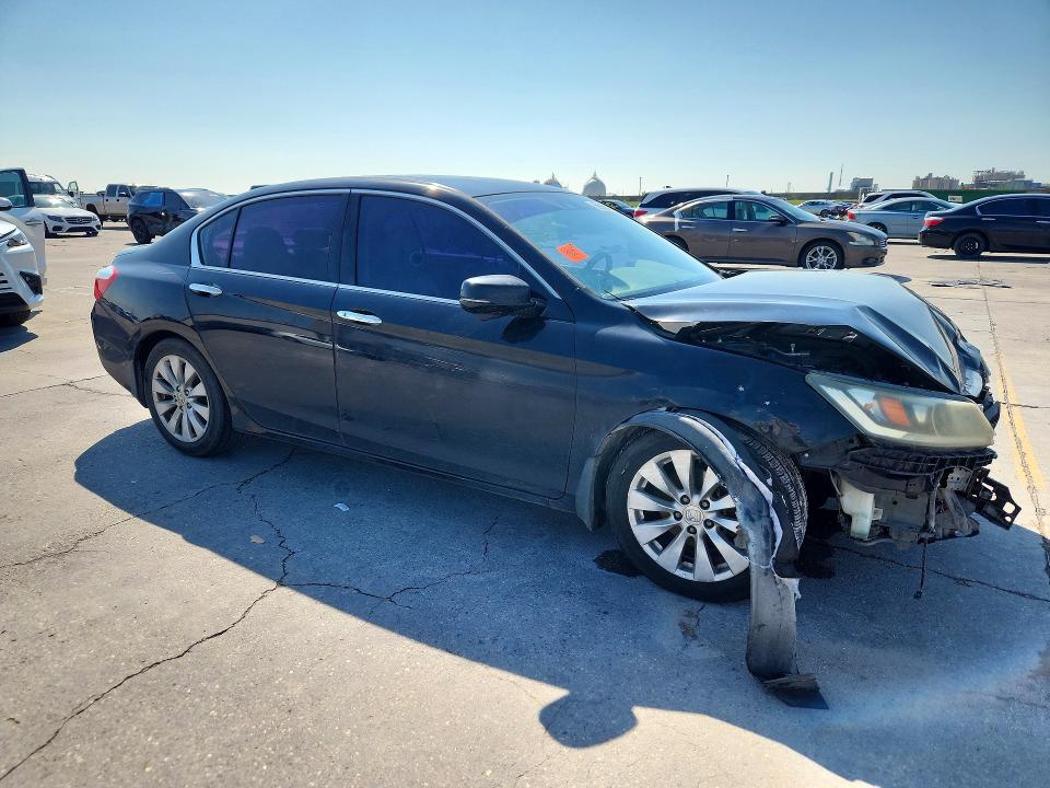 Photo 4 from auction – 2015 HONDA ACCORD with VIN 1HGCR3F88FA025881