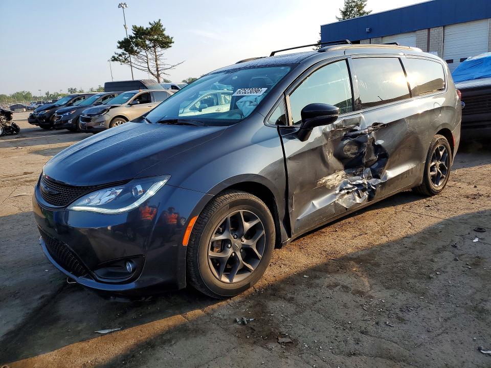CHRYSLER PACIFICA 2020 with VIN 2C4RC1GG2LR203599 - Photo from auction