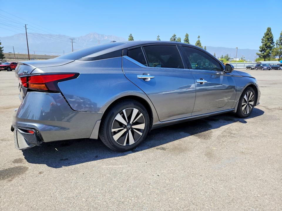 Photo 3 from auction – 2022 NISSAN ALTIMA with VIN 1N4BL4DV2NN371397