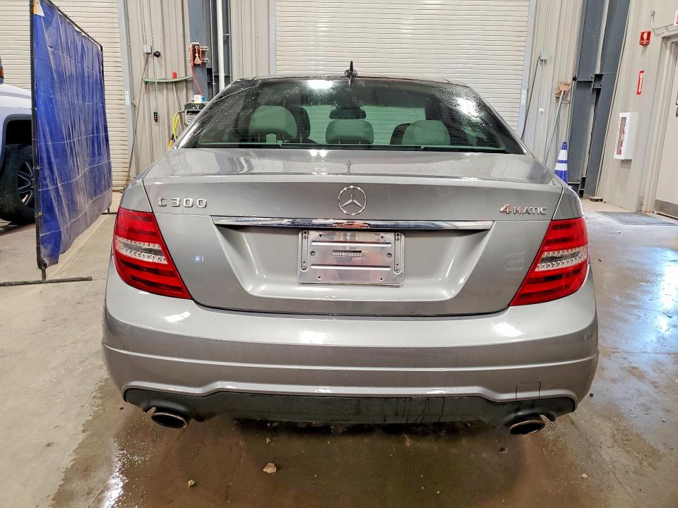 Photo 6 from auction – 2014 MERCEDES-BENZ C with VIN WDDGF8AB8EA944101