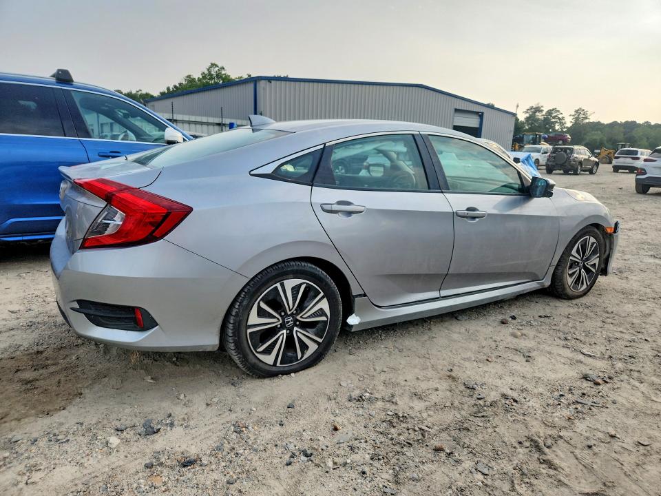 Photo 3 from auction – 2016 HONDA CIVIC with VIN 19XFC1F38GE017641