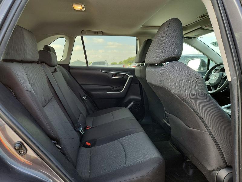 Photo 11 from auction – 2021 TOYOTA RAV4 with VIN 2T3W1RFV4MW173052