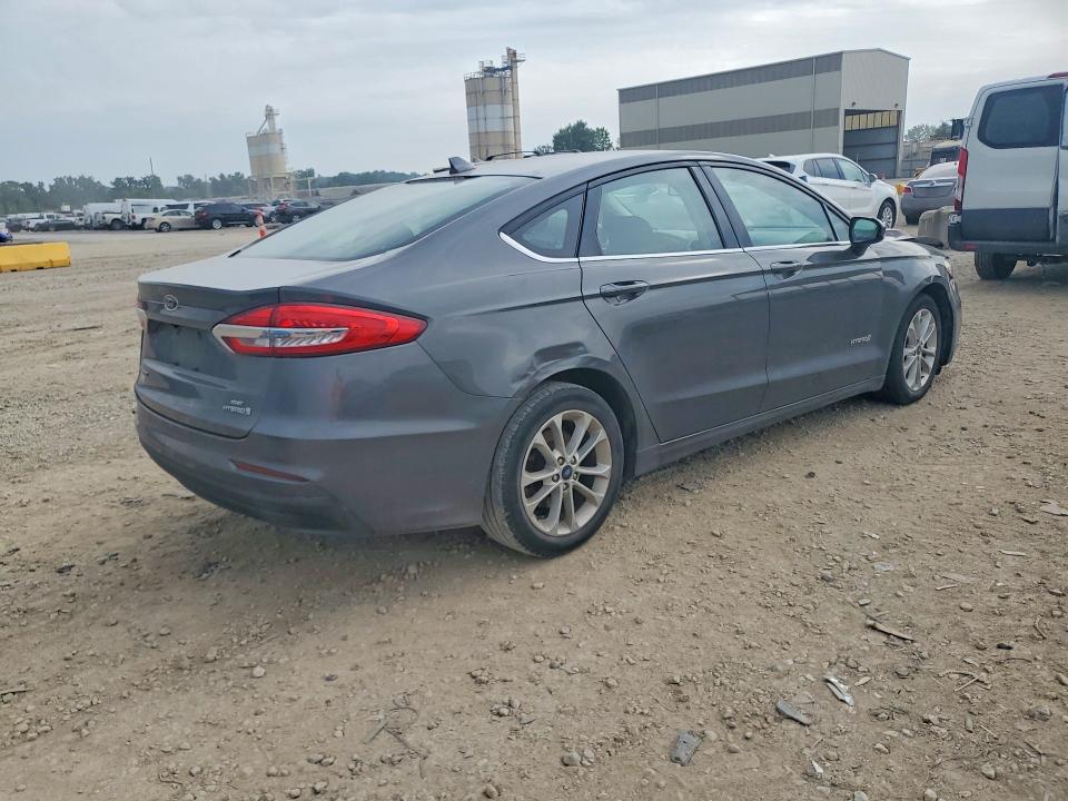 Photo 3 from auction – 2019 FORD FUSION with VIN 3FA6P0LU8KR196668
