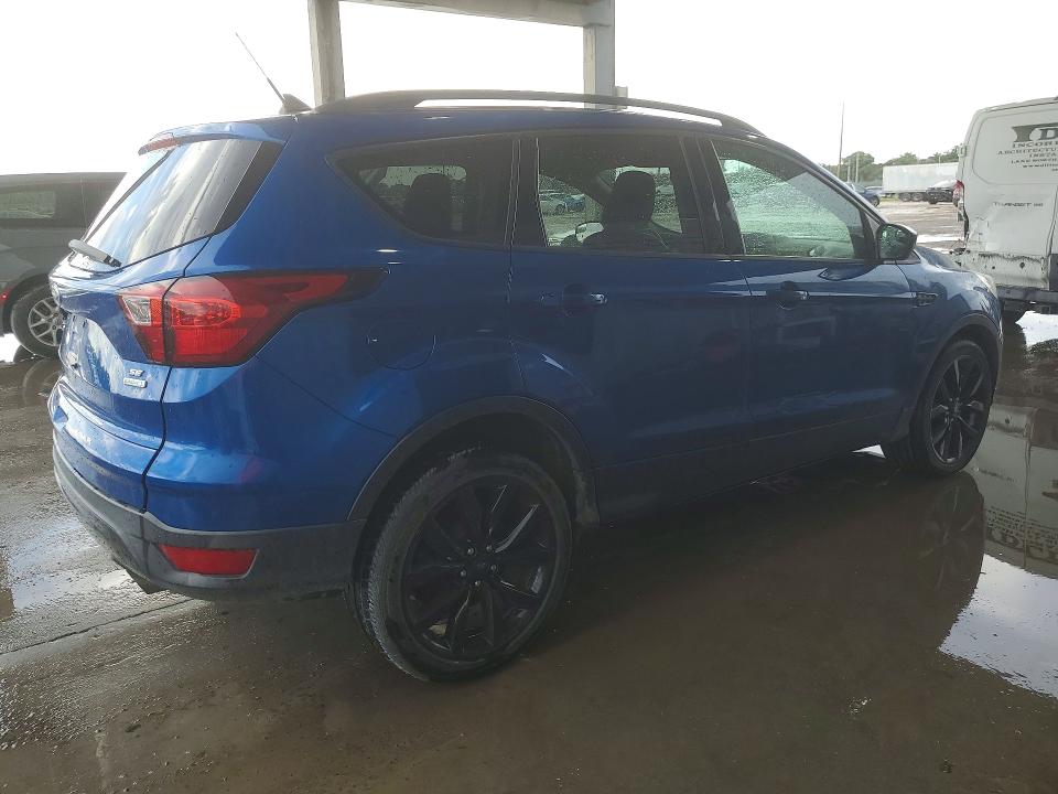 Photo 3 from auction – 2019 FORD ESCAPE with VIN 1FMCU0GD9KUC45008