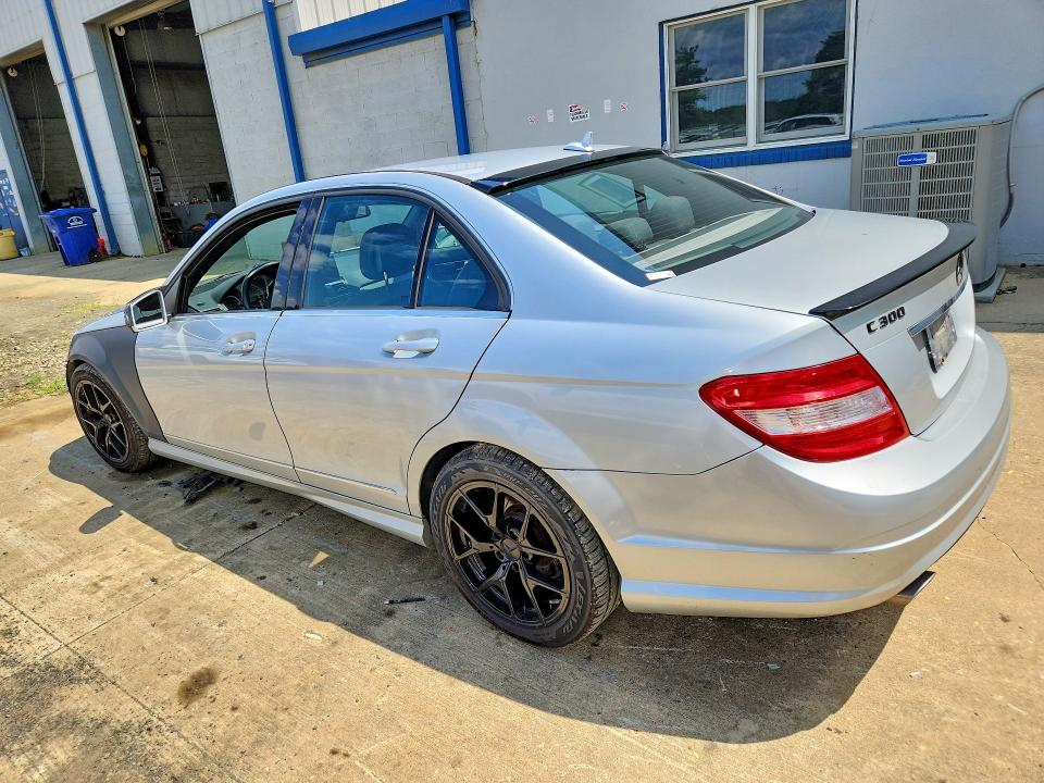 Photo 2 from auction – 2010 MERCEDES-BENZ C with VIN WDDGF8BB1AR130186