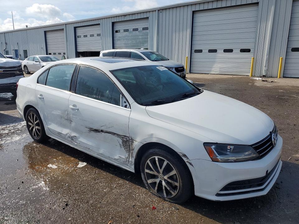 Photo 4 from auction – 2017 VOLKSWAGEN JETTA with VIN 3VWDB7AJ1HM330103