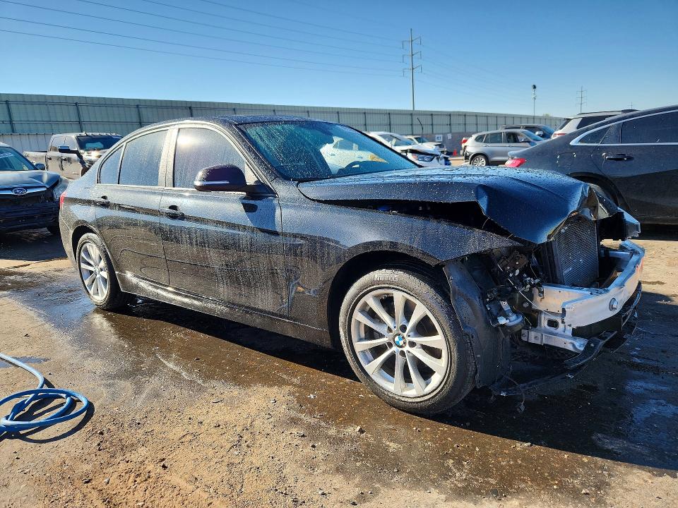 Zdjęcie 4 z aukcji – 2017 BMW 320 z VIN WBA8E1G33HNU18266
