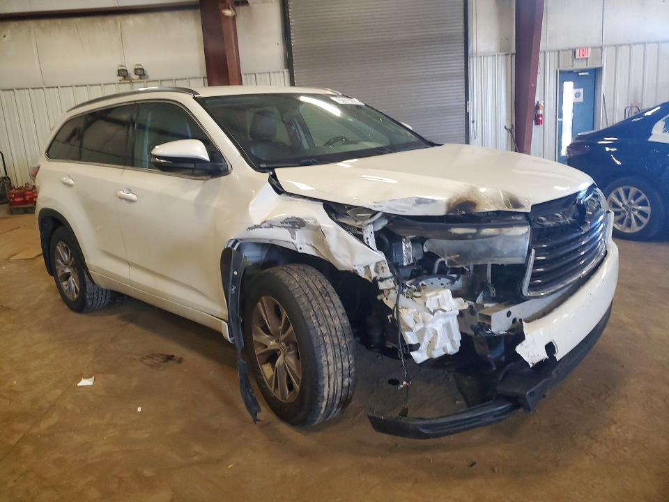 Photo 4 from auction – 2015 TOYOTA HIGHLANDER with VIN 5TDJKRFH1FS196584