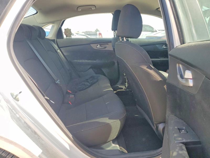 Photo 11 from auction – 2019 KIA FORTE with VIN 3KPF24AD2KE131342