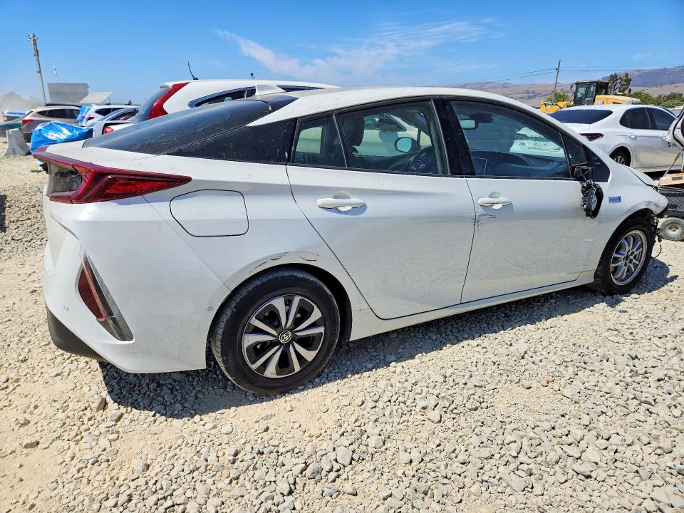 Photo 3 from auction – 2017 TOYOTA PRIUS PRIME with VIN JTDKARFP6H3035943