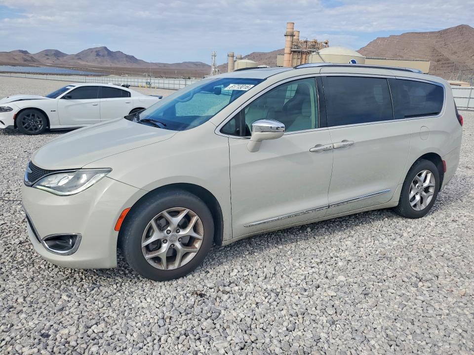 CHRYSLER PACIFICA 2020 with VIN 2C4RC1GG4LR175837 - Photo from auction