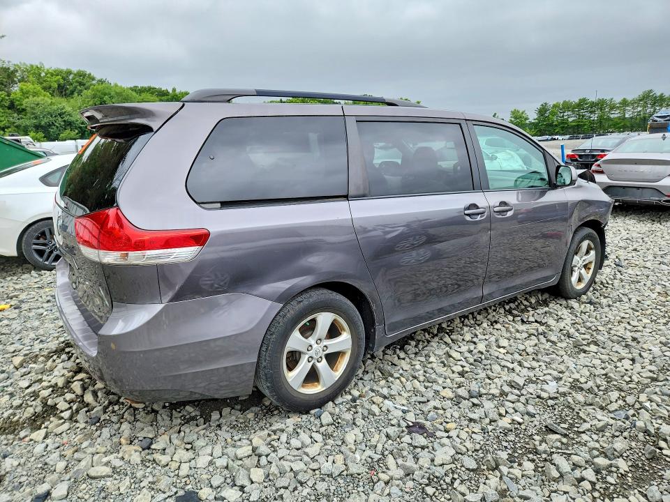 Photo 3 from auction – 2012 TOYOTA SIENNA with VIN 5TDKK3DC8CS193072