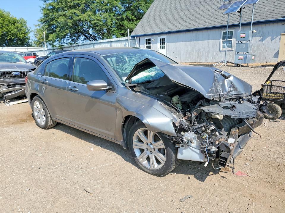 Photo 4 from auction – 2013 CHRYSLER 200 with VIN 1C3CCBAB2DN640661