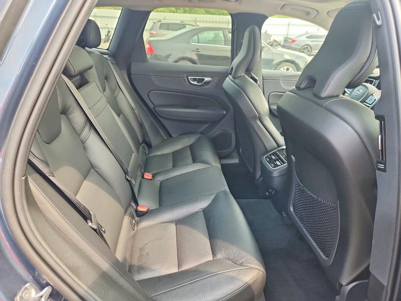 Photo 11 from auction – 2019 VOLVO XC60 with VIN LYV102RL2KB250939