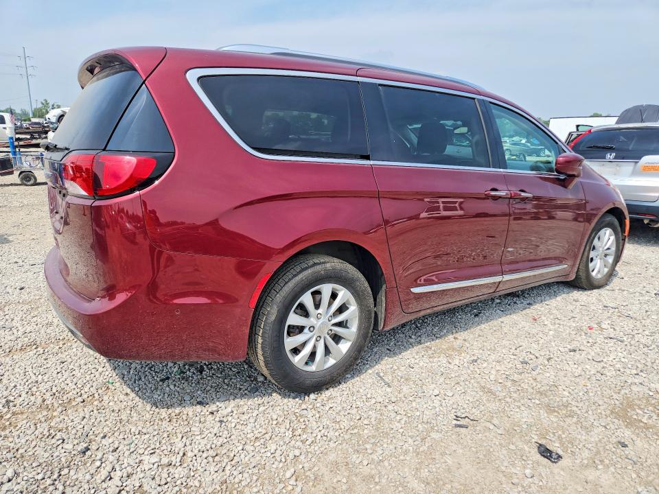 Photo 3 from auction – 2019 CHRYSLER PACIFICA with VIN 2C4RC1BG0KR505351