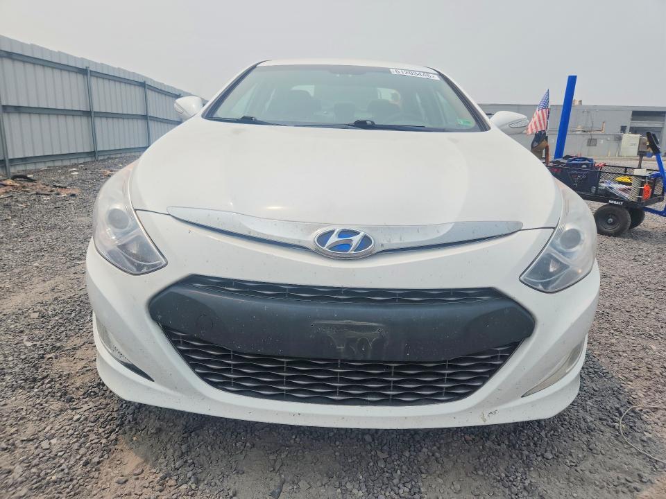 Photo 5 from auction – 2011 HYUNDAI SONATA with VIN KMHEC4A41BA011412