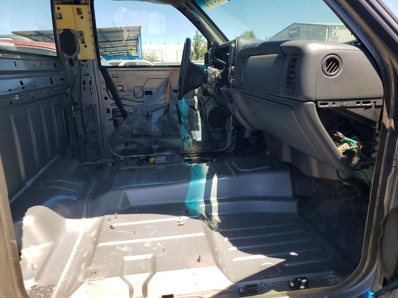 Photo 10 from auction – 2000 CHEVROLET SILVERADO with VIN 1GCEK14T7YZ104650