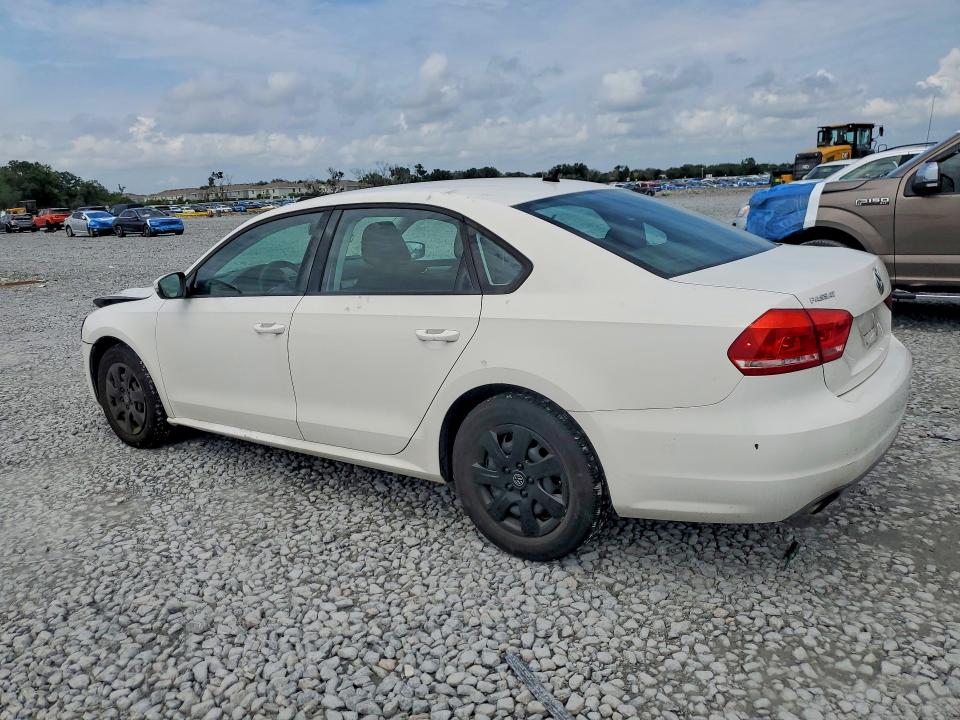 Photo 2 from auction – 2015 VOLKSWAGEN PASSAT with VIN 1VWAS7A31FC030628