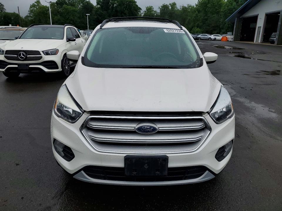 Photo 5 from auction – 2018 FORD ESCAPE with VIN 1FMCU9GD0JUC24485