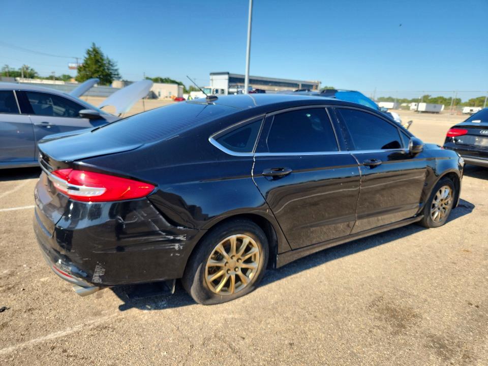 Photo 3 from auction – 2018 FORD FUSION with VIN 3FA6P0G7XJR201582