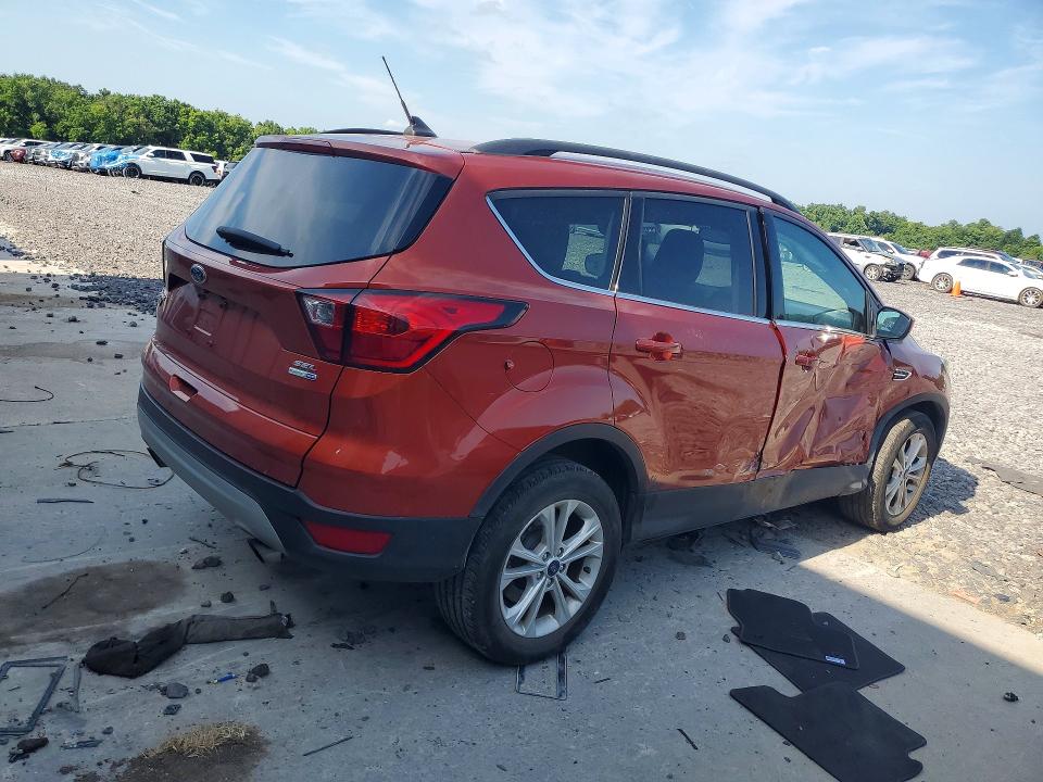 Photo 3 from auction – 2019 FORD ESCAPE with VIN 1FMCU9HDXKUC04700