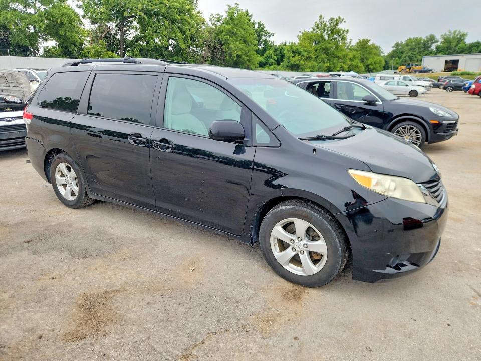 Photo 4 from auction – 2011 TOYOTA SIENNA with VIN 5TDKK3DC8BS066529
