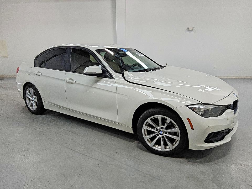 Photo 4 from auction – 2017 BMW 320 with VIN WBA8A9C53HK619488