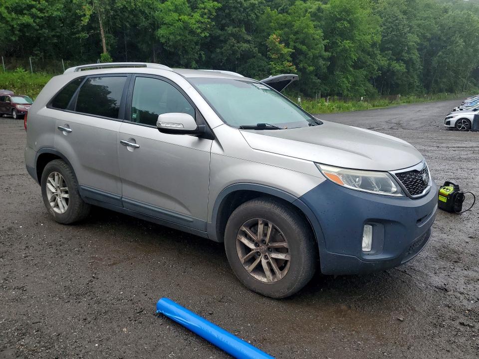 Photo 4 from auction – 2015 KIA SORENTO with VIN 5XYKT3A66FG628152