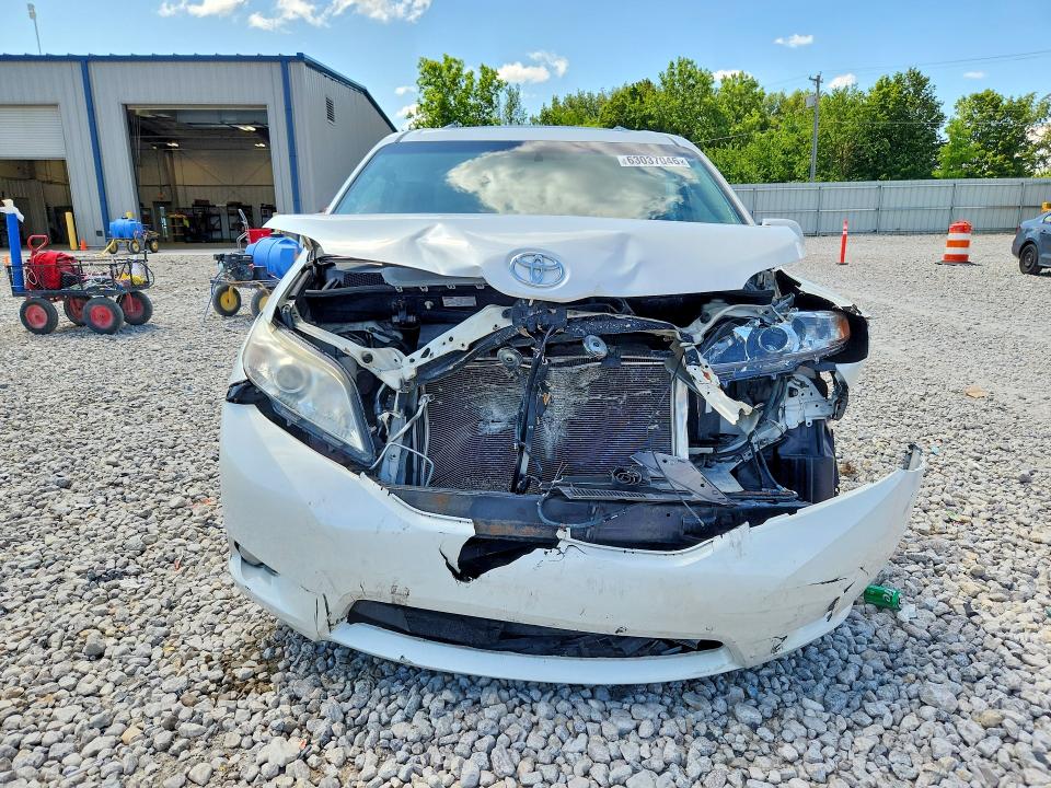 Photo 5 from auction – 2015 TOYOTA SIENNA with VIN 5TDDK3DC3FS118468