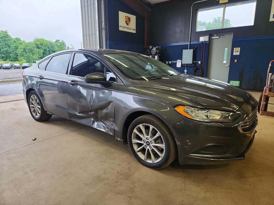 Photo 4 from auction – 2017 FORD FUSION with VIN 3FA6P0H71HR136632