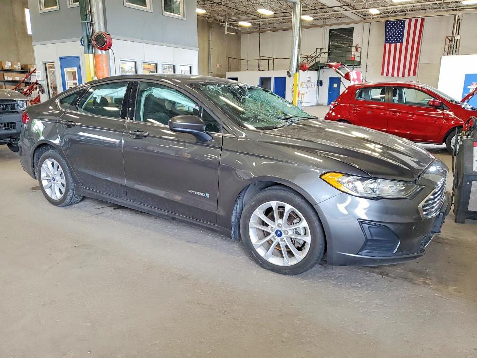 Photo 4 from auction – 2019 FORD FUSION with VIN 3FA6P0LU2KR261482