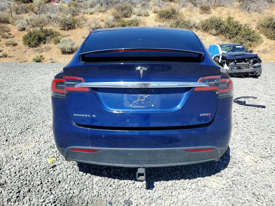 Снимка 6 от търг – 2017 TESLA MODEL X с VIN 5YJXCAE23HF074550