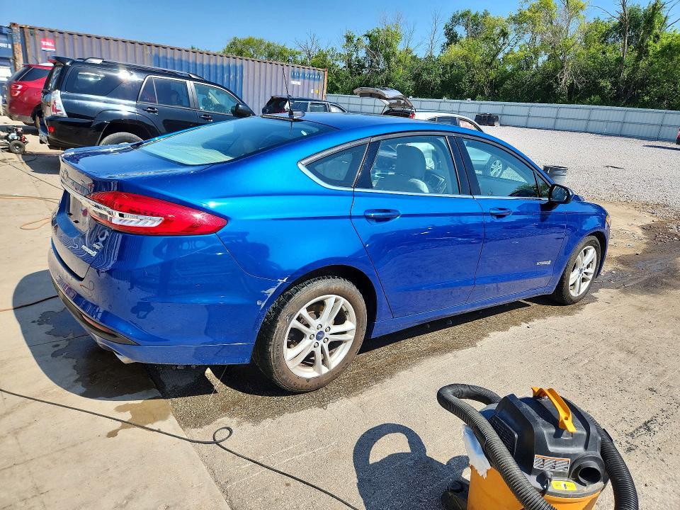 Photo 3 from auction – 2018 FORD FUSION with VIN 3FA6P0LU0JR146393