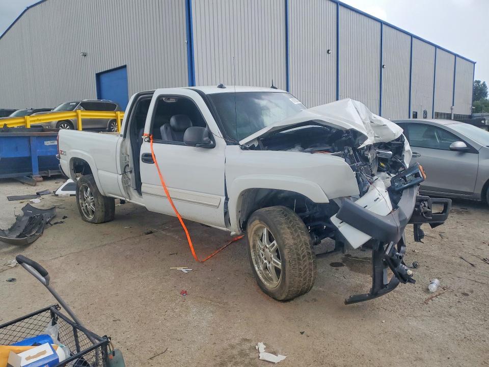 Photo 4 from auction – 2003 CHEVROLET SILVERADO with VIN 1GCEK19T13E317571