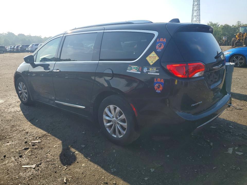 Photo 2 from auction – 2019 CHRYSLER PACIFICA with VIN 2C4RC1BG9KR526084