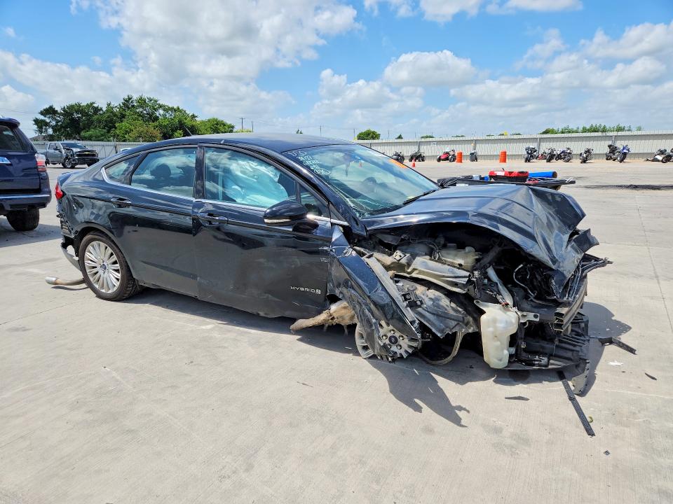 Photo 4 from auction – 2016 FORD FUSION with VIN 3FA6P0LU8GR346219