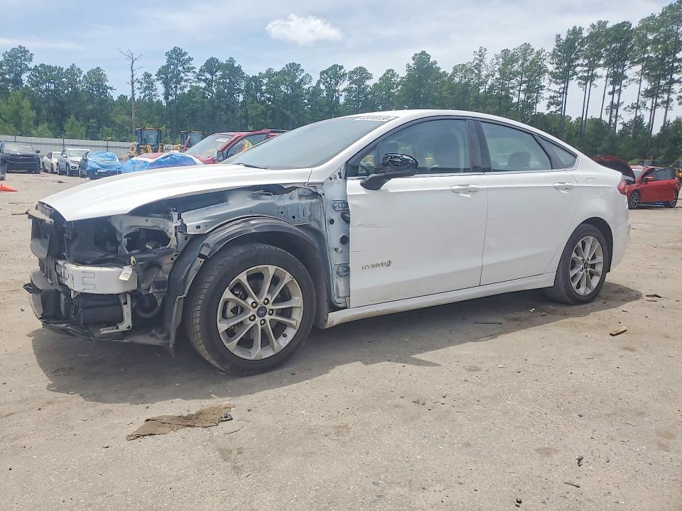 FORD FUSION 2019 مع رقم تعريف المركبة 3FA6P0LU5KR211448 - صورة من المزاد