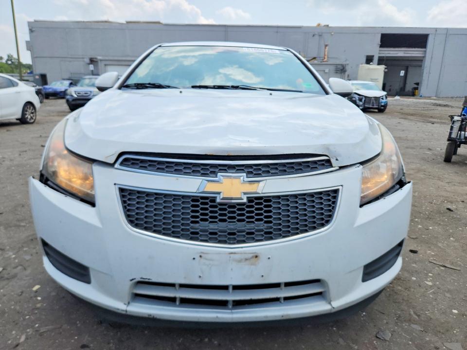 Photo 5 from auction – 2014 CHEVROLET CRUZE with VIN 1G1PC5SB5E7105688