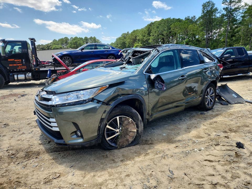 TOYOTA HIGHLANDER 2017 with VIN 5TDJZRFH3HS371741 - Photo from auction