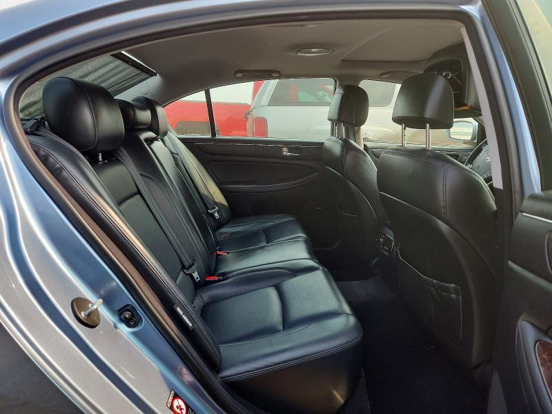 Photo 10 from auction – 2010 HYUNDAI GENESIS with VIN KMHGC4DE1AU092227