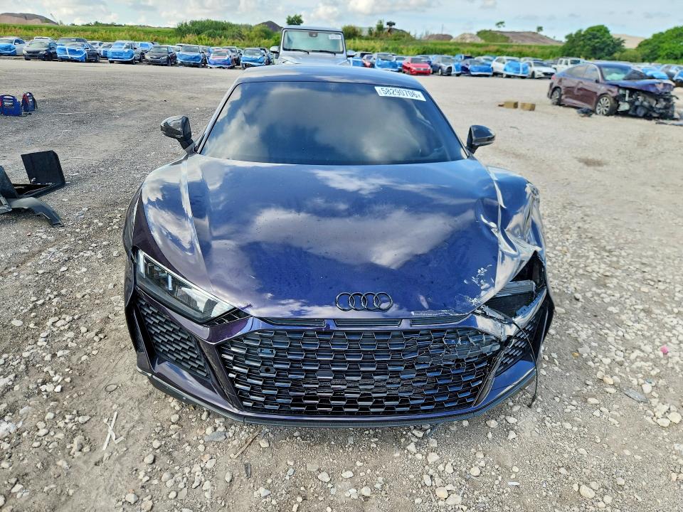 Photo 5 from auction – 2022 AUDI R8 with VIN WUAKBAFX2N7900302