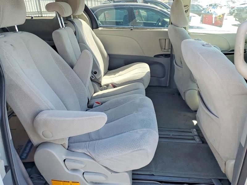 Photo 11 from auction – 2011 TOYOTA SIENNA with VIN 5TDKK3DC8BS143478